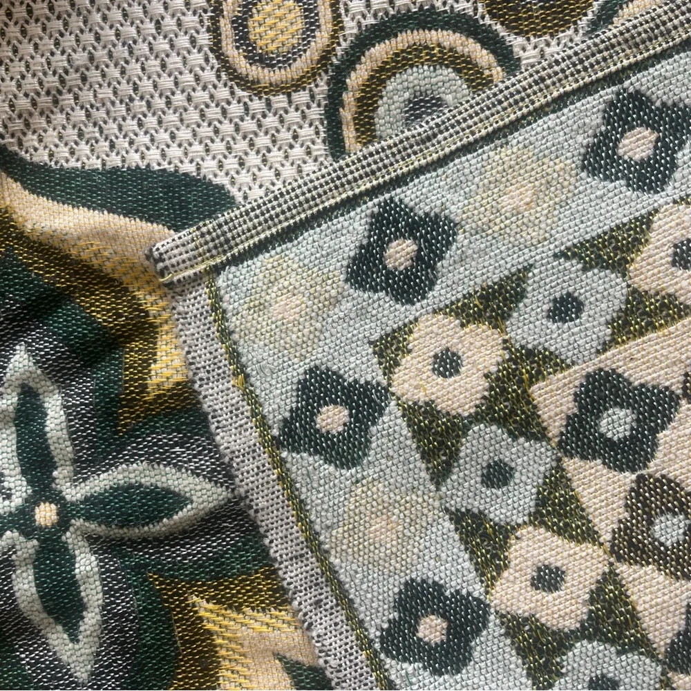 Vintage Jacquard Tapestry Tablecloth / Throw – Medallion Pattern